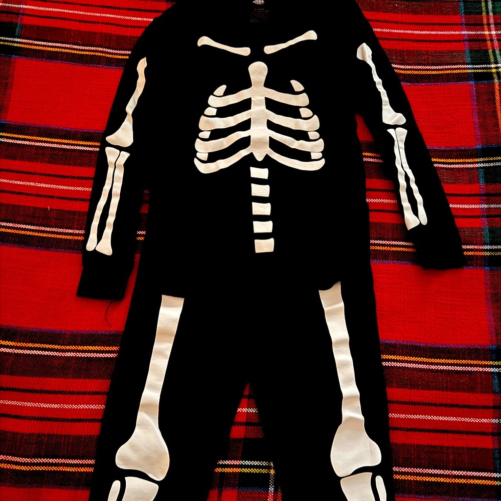 Kid’s Skeleton Halloween Pajamas 💀 Size 10